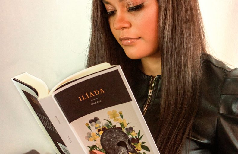 Escritora y correctora.